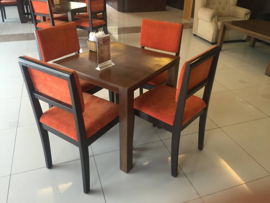 Bộ bàn ghế gỗ nệm tựa