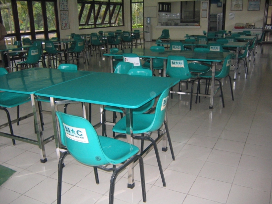Bàn ghế căn tin nhựa
