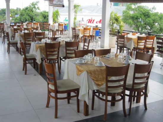 Bàn ghế nhà hàng 49
